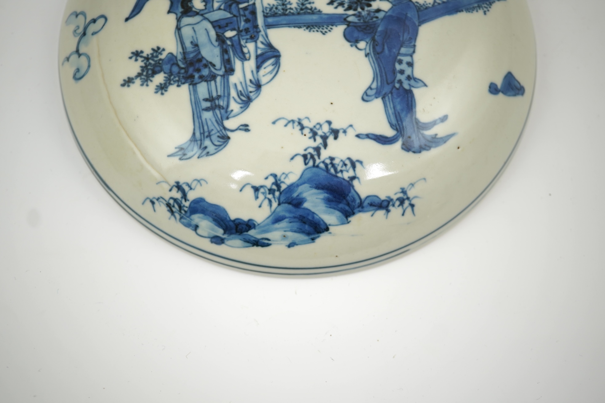 A Chinese blue and white cover for a box, early Kangxi period